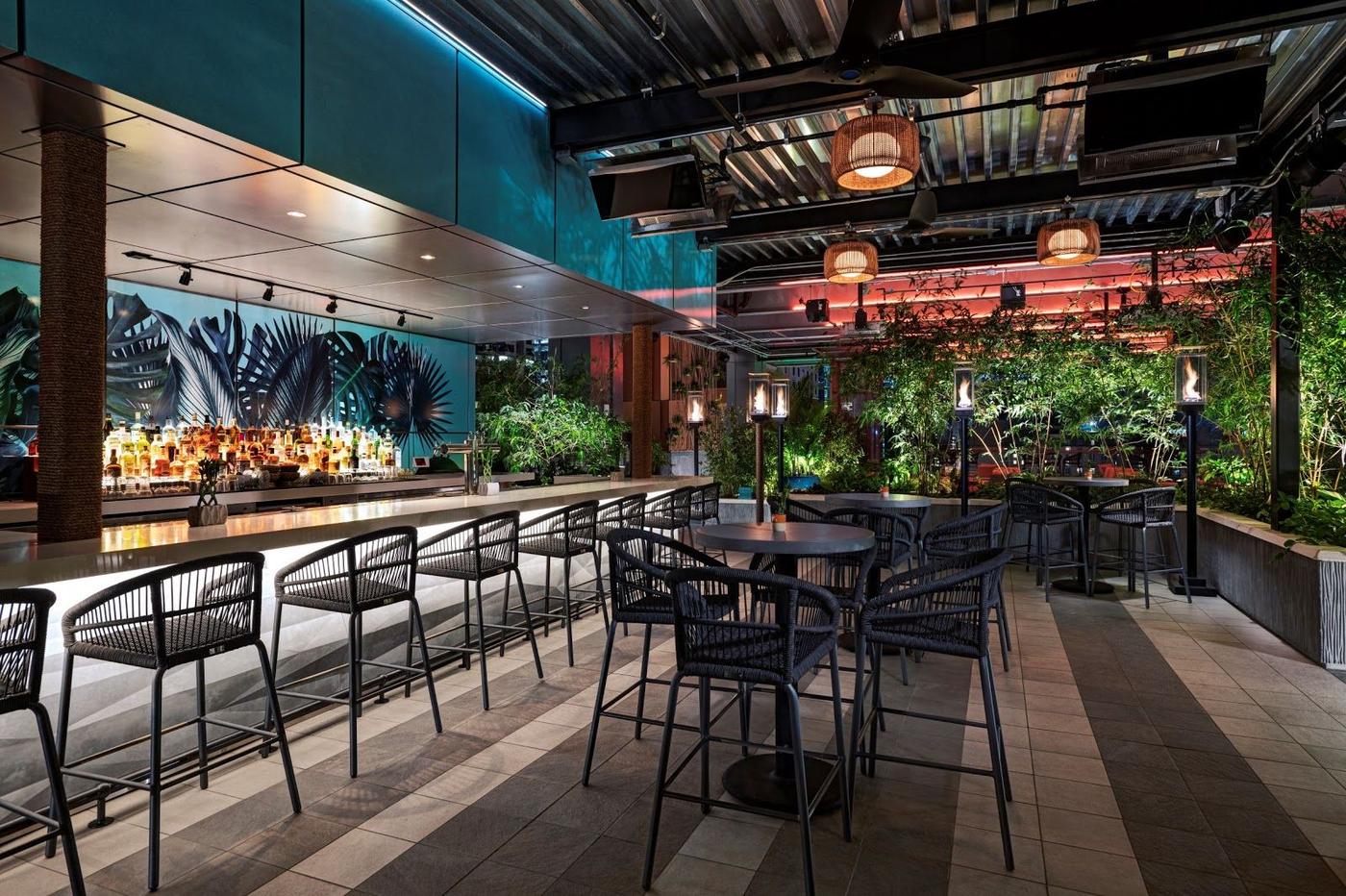 Rooftop bars Singapore Marina Bay view